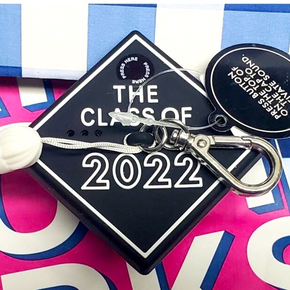 GRADUATION CAP 🎓👩🏻‍🎓 PLAYS MUSIC 2022 - Picture 3 of 5